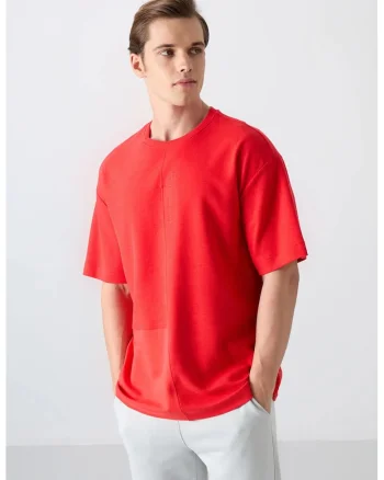 Tricou  supradimensionat, rosu, amestec de bumbac cu guler rotund si buzunar