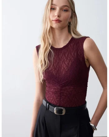 Bluza dama,  fara maneci, cu dantela, rosu burgundy, material elastic