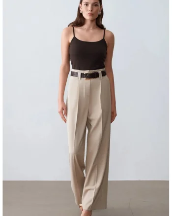 Bluza dama,  bluza fara maneci, croiala slim-fit, maro
