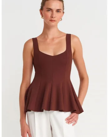Bluza dama,  fara maneci, rosu burgundy, tricot rebrat, cu volanase