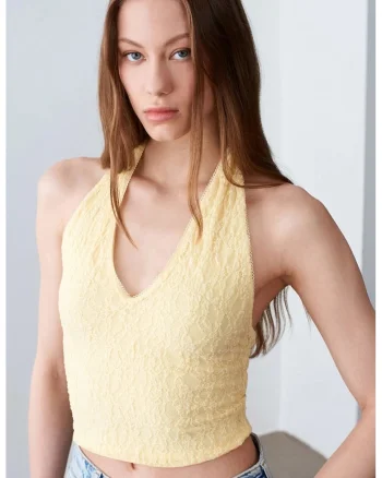 Bluza scurta  guler halterneck, decupaj, Galben Lamaie, dantela