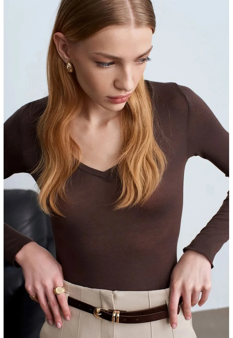 Bluza dama,  slim fit, maneca lunga, decolteu in V, maro, tricot din lycra, modal, casmir, elastan
