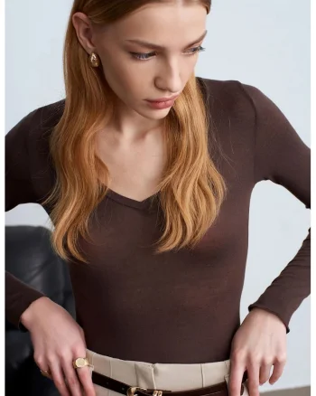 Bluza dama,  slim fit, maneca lunga, decolteu in V, maro, tricot din lycra, modal, casmir, elastan
