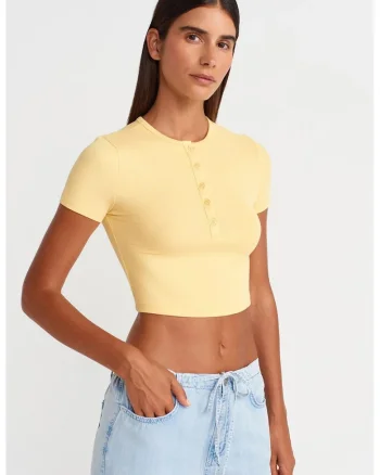 Bluza crop,  slim fit, galben lamaie, maneci scurte, inchidere cu nasturi