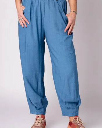 Pantaloni albastru jeans, masura mare, cu curea, din vascoza