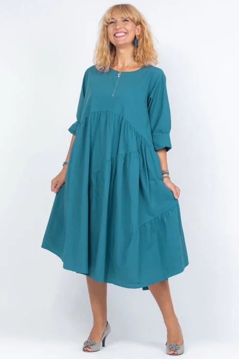 Rochie turcoaz oversize, cu maneca scurta, cu trei volane asimetrice, din poplin satinat