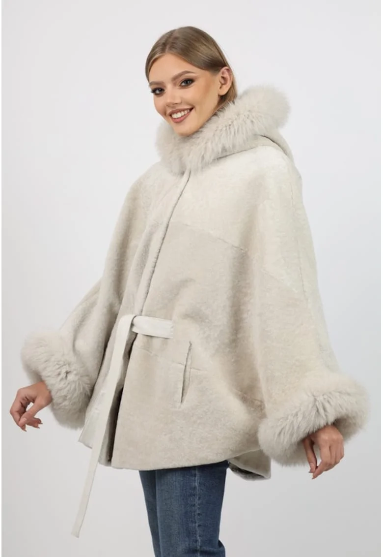 Poncho de Dama din Miel Australian si Gluga din Vulpe Argintie, Model Butterfly, Crem