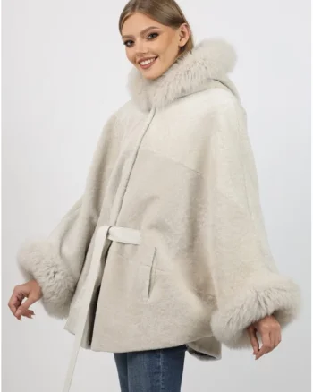 Poncho de Dama din Miel Australian si Gluga din Vulpe Argintie, Model Butterfly, Crem