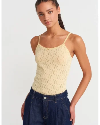 Bluza crop,  texturata, galben lamaie, fara inchidere, detaliu funda,