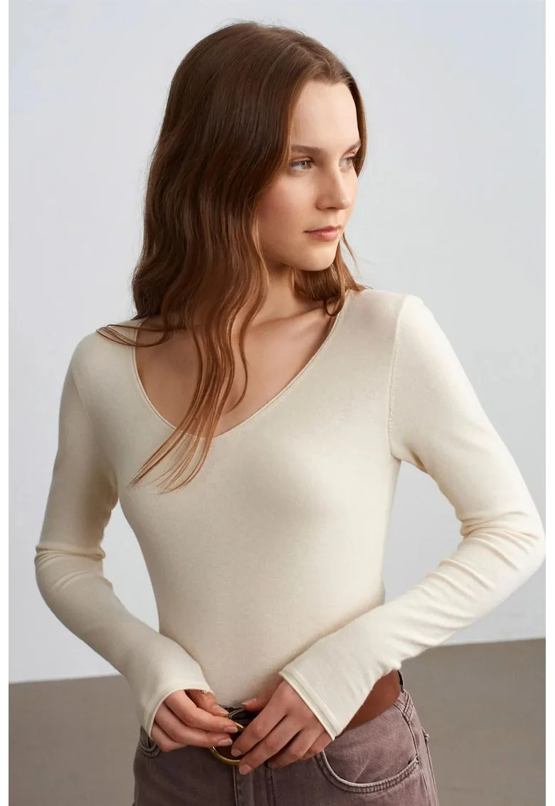 Pulovere dama,  Pulover Slim Fit, decolteu in V, crem natural, tricot reiat,