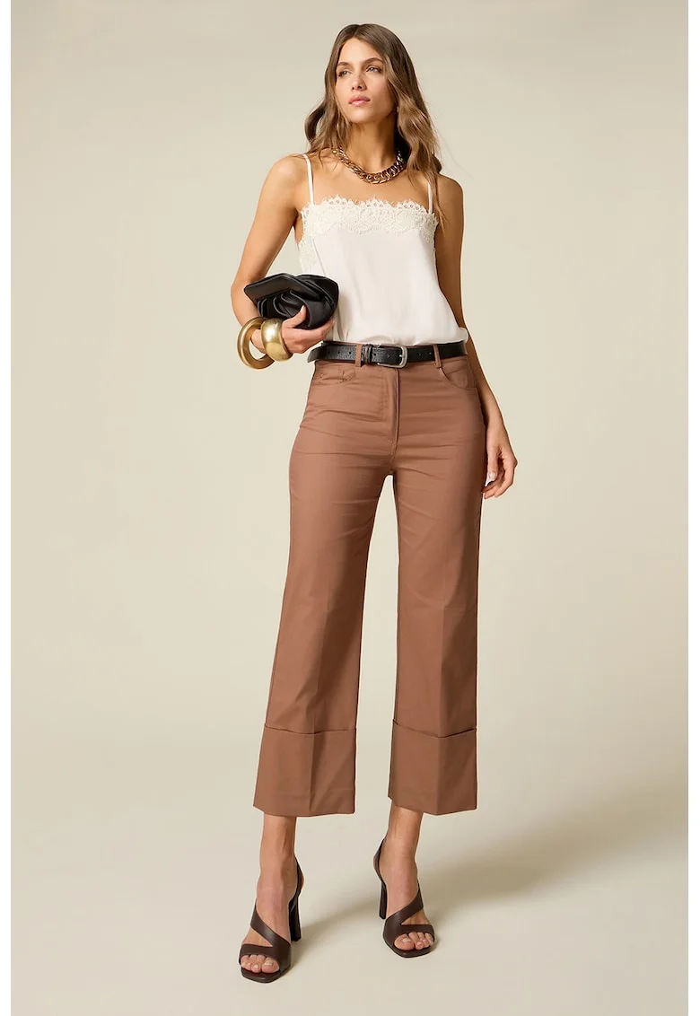 Pantaloni crop drepti, Roz prafuit