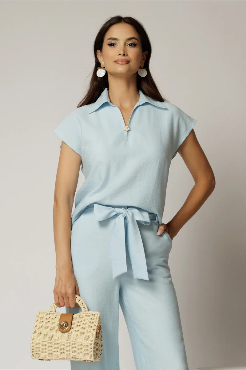 Bluza casual bleu din rayon cu croi lejer si decolteu
