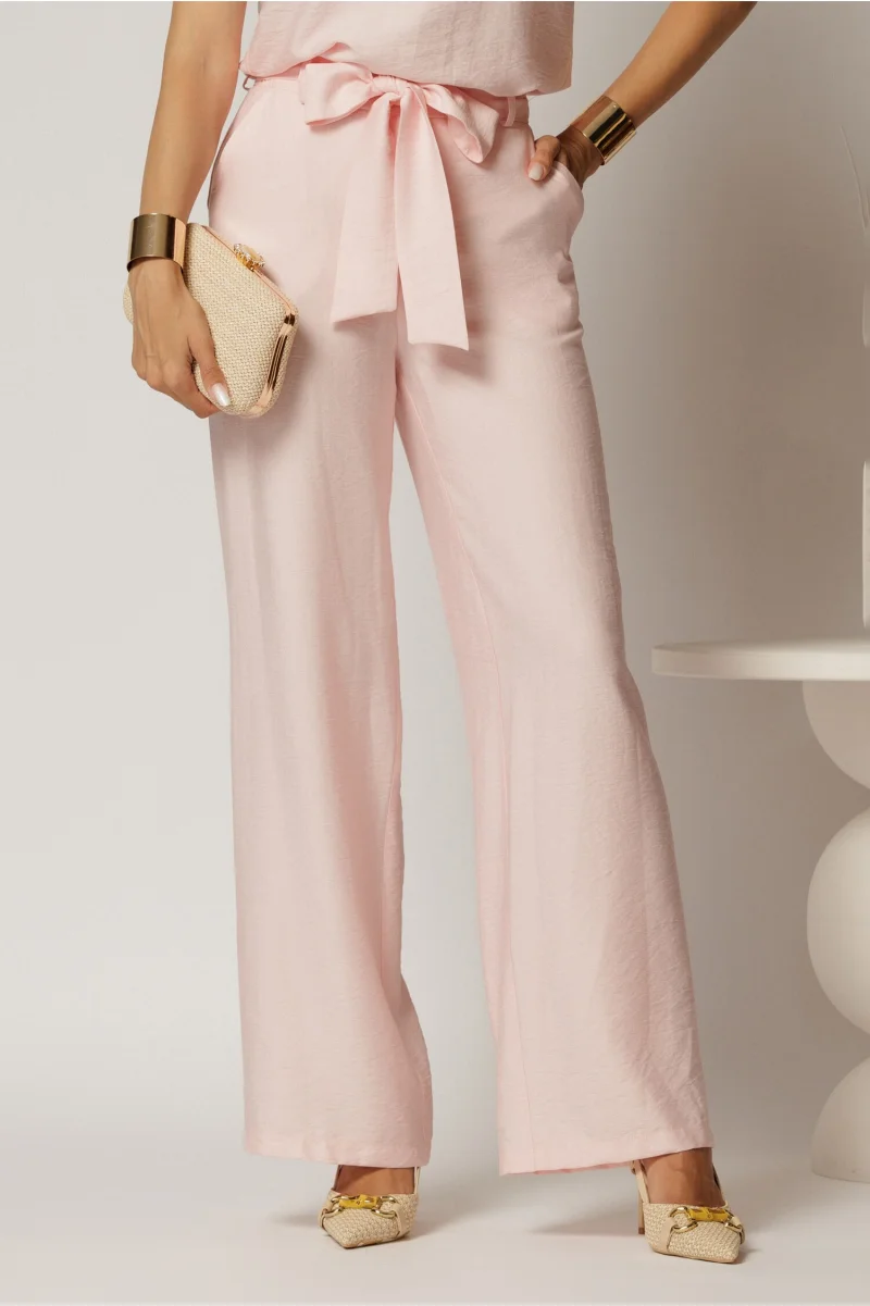 Pantaloni roz din rayon cu croi lejer si cordon in talie