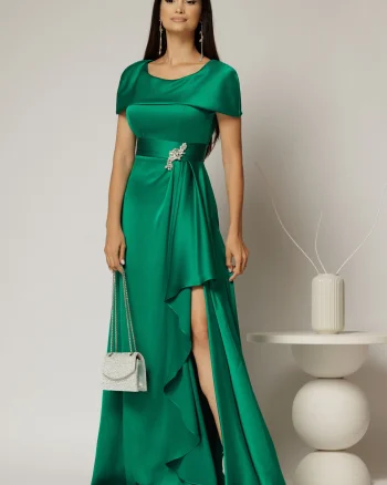 Rochie lunga verde din satin cu slit pe picior si aplicatie pe talie