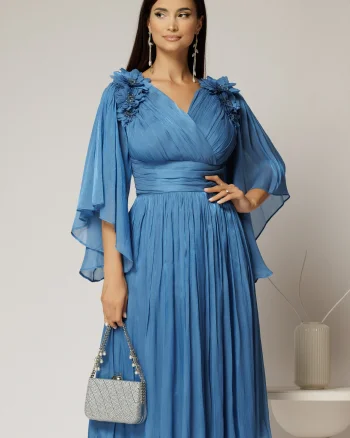 Rochie midi albastra din voal peliculizat cu decolteu petrecut si aplicatii florale