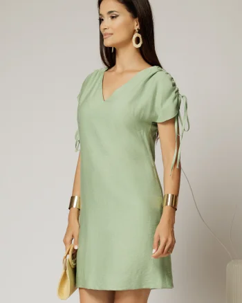 Rochie scurta verde fistic cu croi drept din rayon cu decolteu in V si snur la maneci