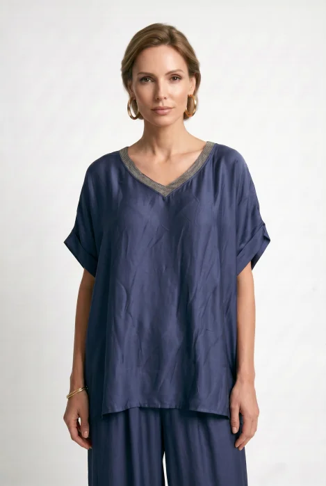 Bluza oversized din matase si vascoza satinata, cu fir auriu la decolteu in V, bleumarin