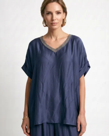 Bluza oversized din matase si vascoza satinata, cu fir auriu la decolteu in V, bleumarin