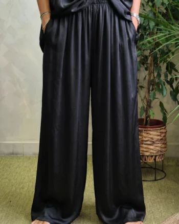 Pantaloni palazzo fluizi din matase si vascoza satinata, negri