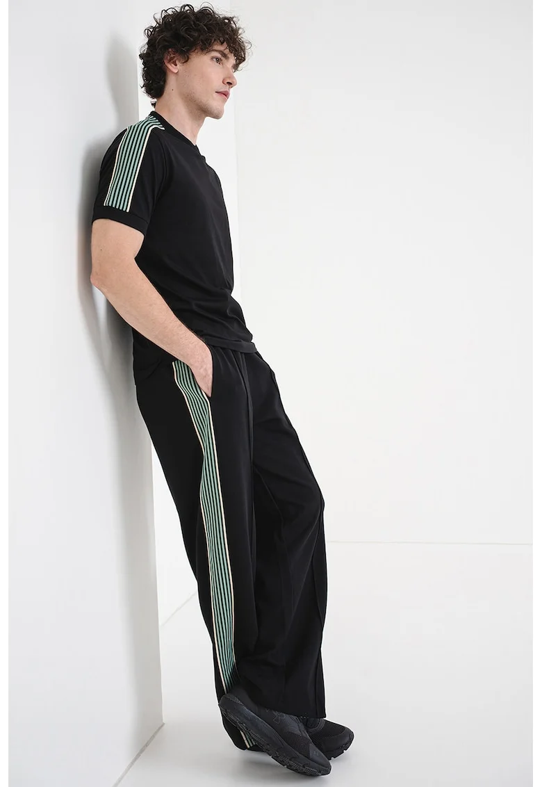 Pantaloni de trening cu croiala dreapta si detaliu logo, Negru