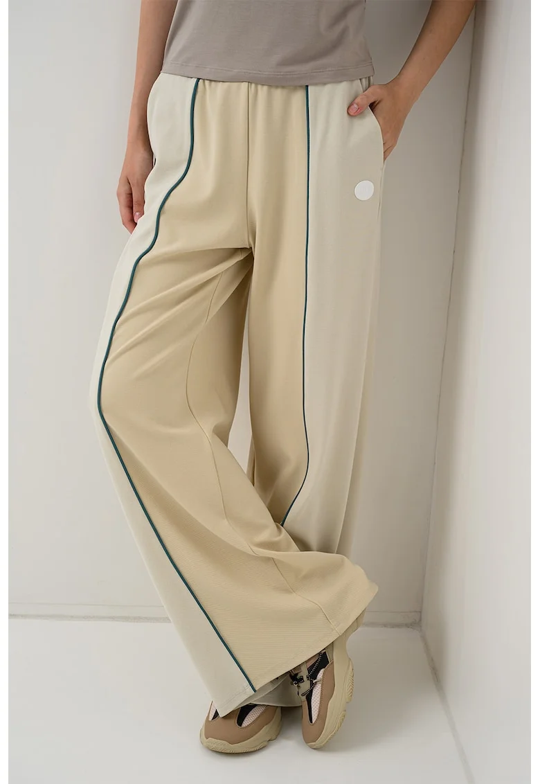 Pantaloni relaxed fit cu model in dungi, Crem