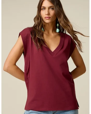 Tricou lejer cu decolteu in V, Visiniu