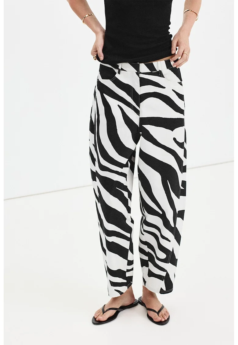 Pantaloni cu imprimeu zebra si buzunare, Alb/Negru