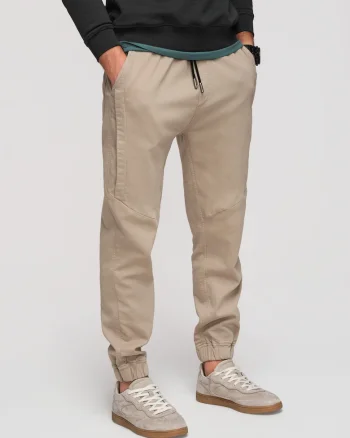 Pantaloni barbati joggeri elastici cu talie ajustabila si buzunare, Maro camel