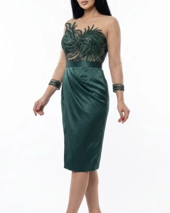 Rochie midi din tafta cu pliuri in zona taliei si broderie in partea superioara