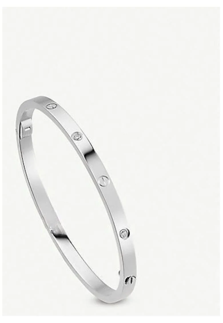 Bratara Subtire Argintie  cu Gravura LOVE, Diametru 6cm, pentru Incheietura 17-19cm
