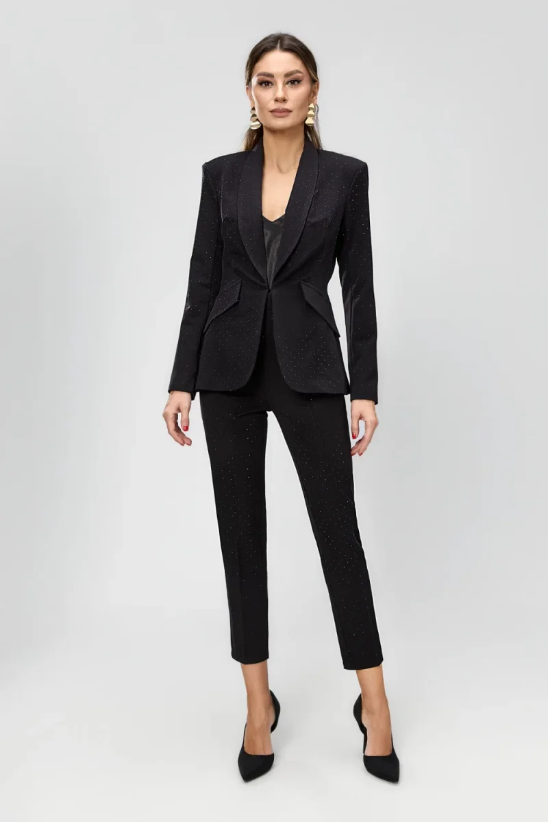 Compleu elegant negru format din pantaloni cu talie inalta si sacou cambrat