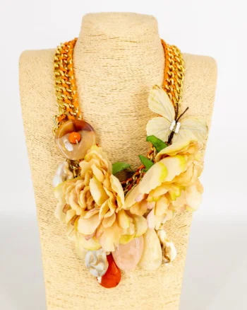 Colier statement bej cu floare si fluture pe impletitura de lant  ,   stil italian