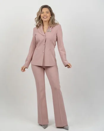 Compleu elegant roz pudra cu sacou cambrat si pantaloni evazati