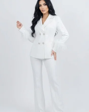 Compleu elegant alb cu pene si broderie cu perle