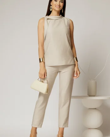 Compleu bej din vascoza cu bluza fara maneci si pantalon lejer