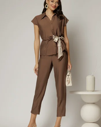 Compleu dama din viscoza maro cu pantalon si camasa cu funda in talie