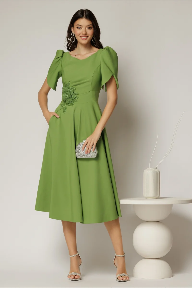 Rochie midi verde de ocazie cu aplicatie in talie cu margele si maneci decupate