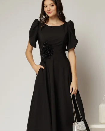 Rochie midi neagra de ocazie cu aplicatie in talie cu margele si maneci decupate