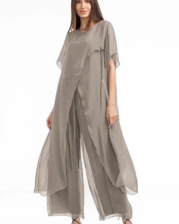 Compleu cu pantaloni lejeri si bluza fluida in colturi lungi, din matase si vascoza, bej inchis
