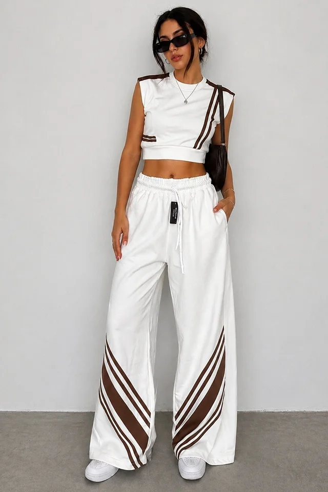 Compleu sport de dama BLAKE, cu pantaloni wide leg evazati si top crop, ALB
