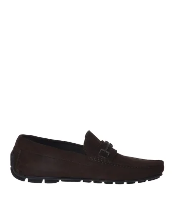 Pantofi loafer din piele intoarsa cu aplicatie logo metalica, Maro