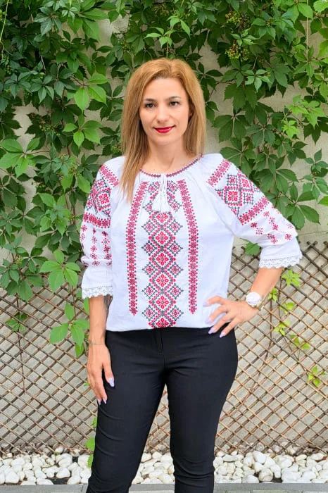 Ie Traditionala Laura 3