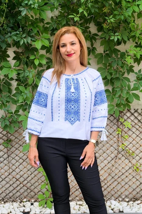 Ie Traditionala Laura 6