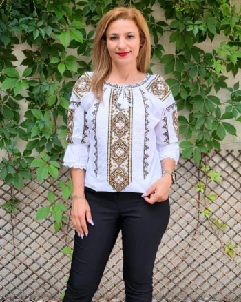 Ie Traditionala Laura 7