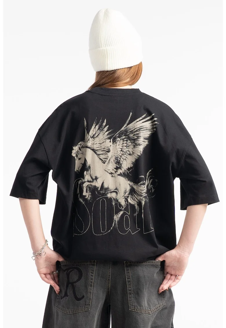Tricou supradimensionat cu maneci cazute si decolteu la baza gatului
