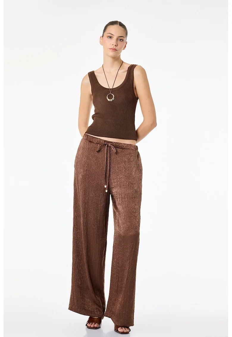 Pantaloni cu croiala ampla, snur si buzunare laterale, Maro cognac