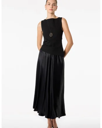Fusta evazata de satin, Negru