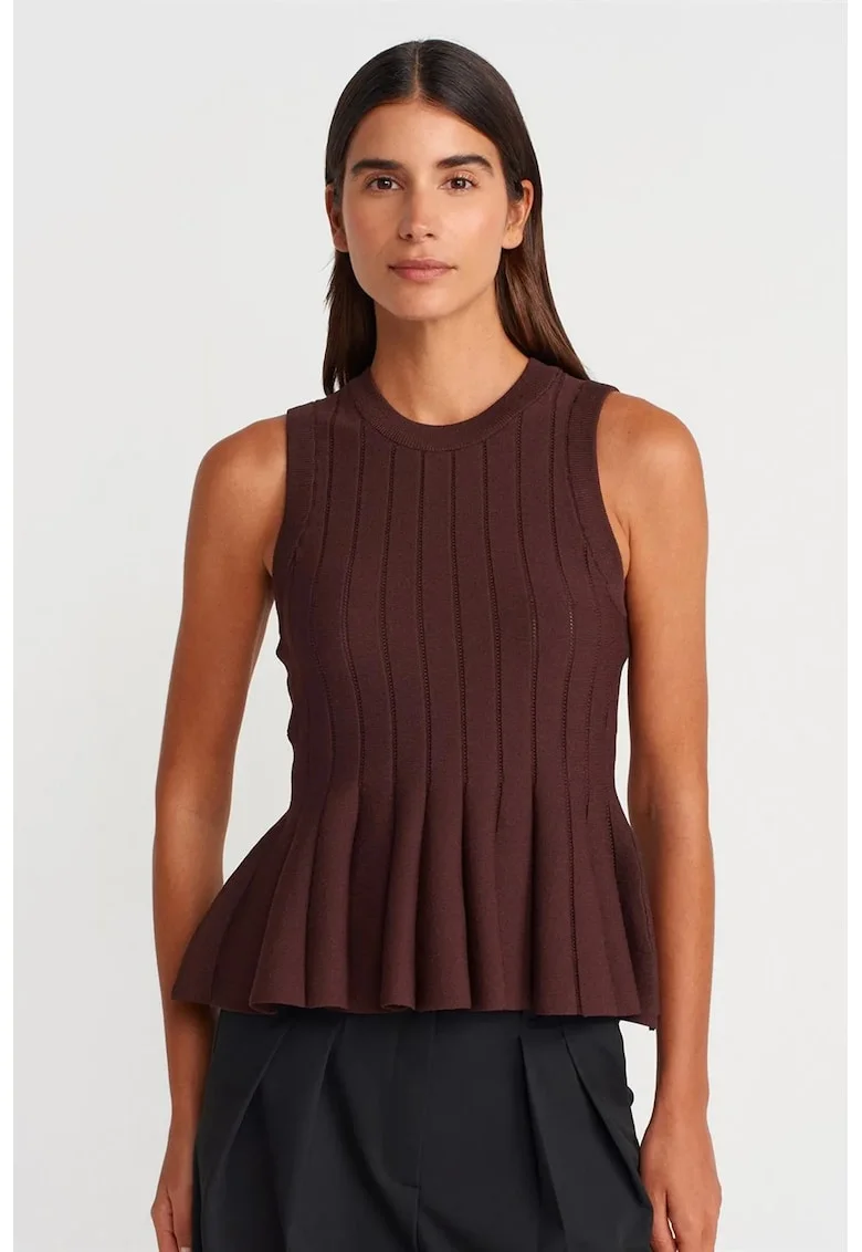 Bluza dama,  fara maneci, volane, maro castaniu, tricot mediu,