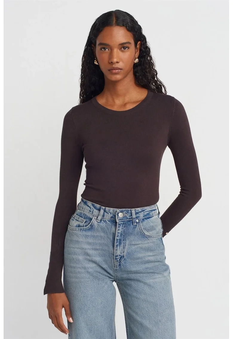 Pulovere dama,  pulover cu guler rotund, croiala slim, maro mocha inchis, viscoza,