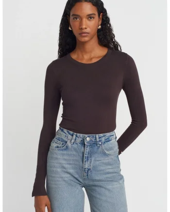 Pulovere dama,  pulover cu guler rotund, croiala slim, maro mocha inchis, viscoza,